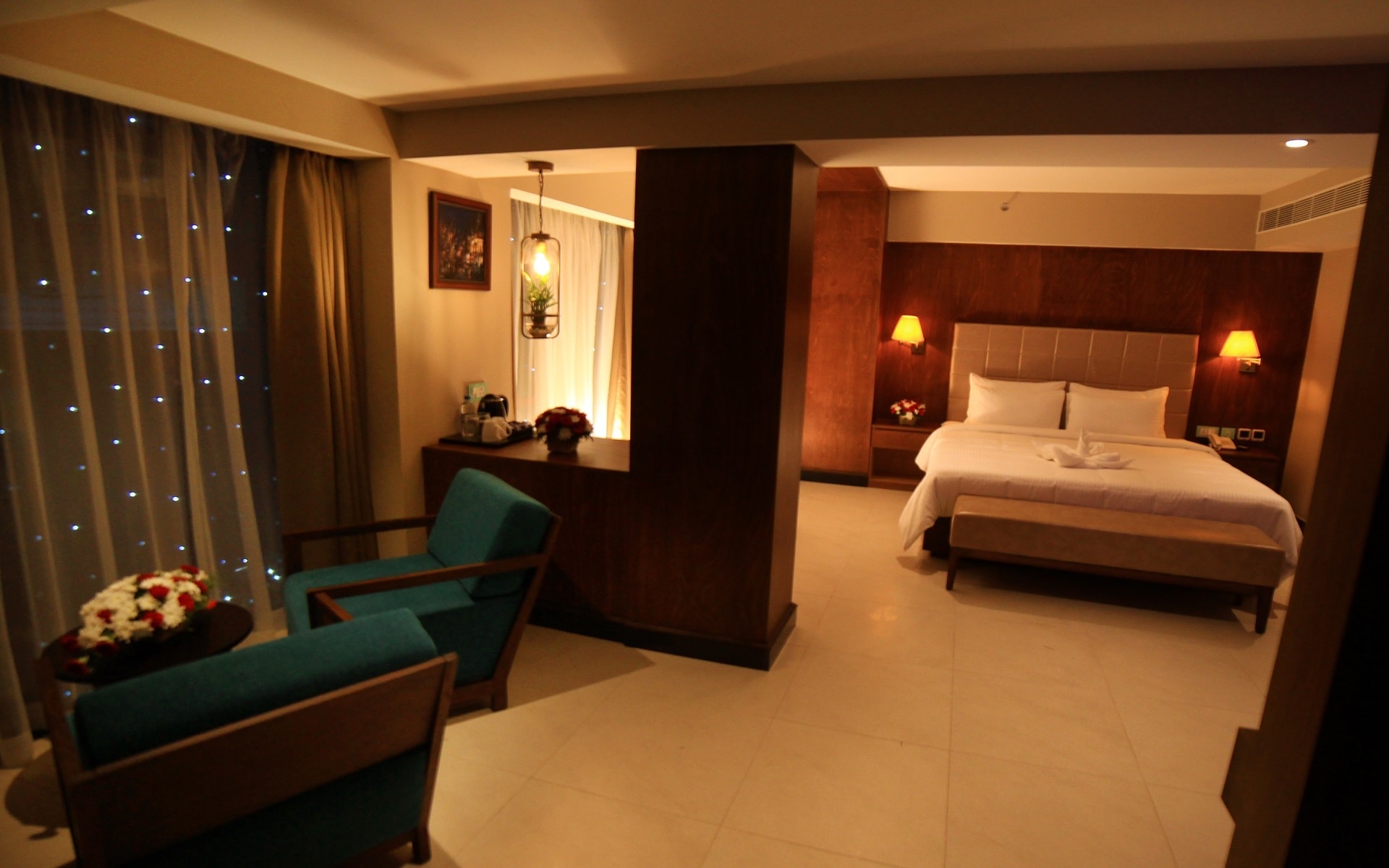 deluxe suite room in hotel yash calicut